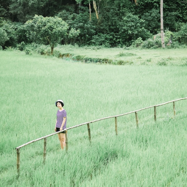 阴天旅游怎么拍照好看呢,十一出去旅游怎么拍照