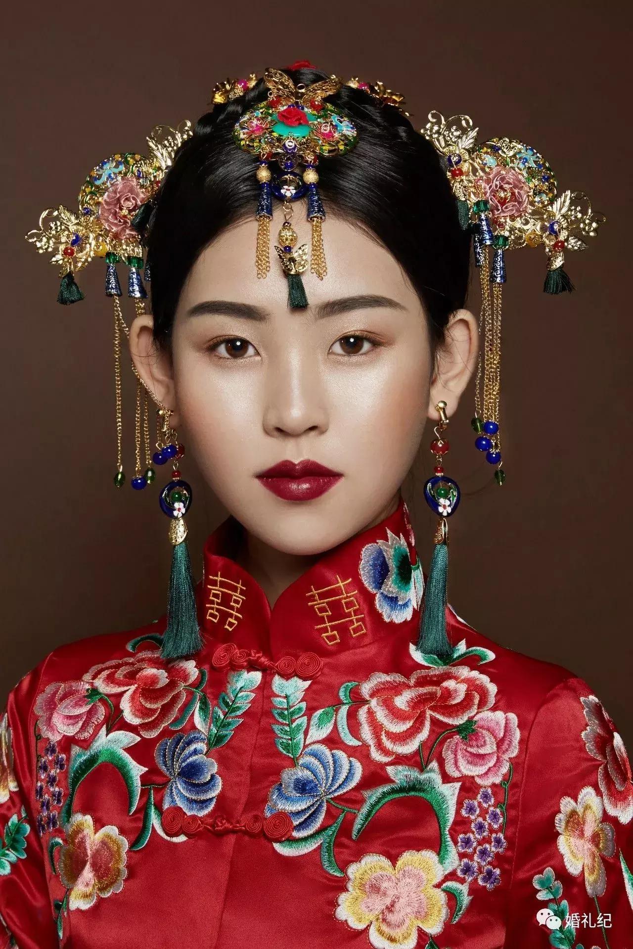 如何挑选适合中式婚礼的妆容,中式婚礼搭配