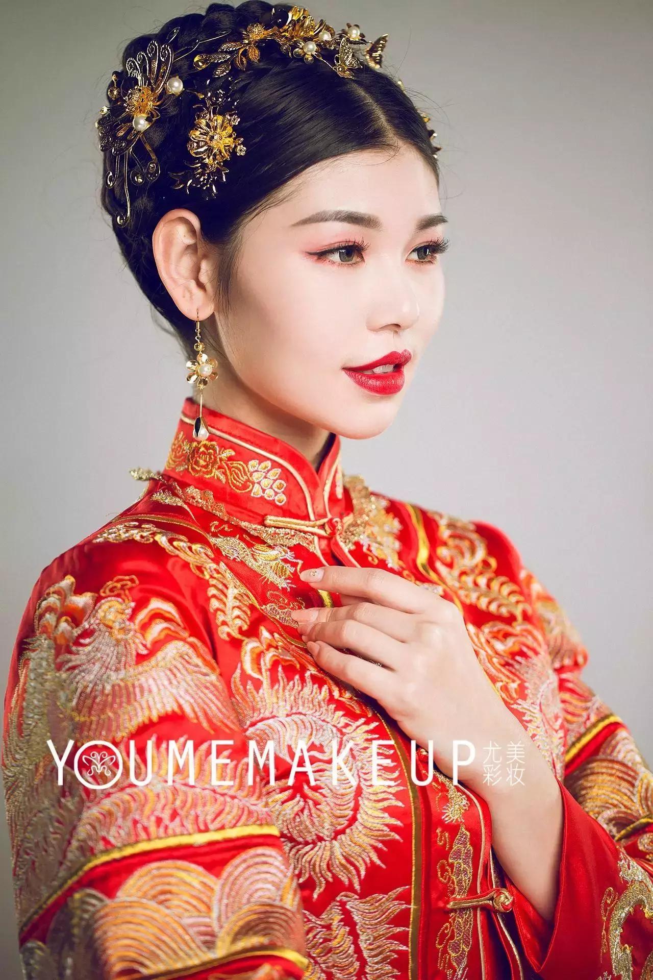 如何挑选适合中式婚礼的妆容,中式婚礼搭配