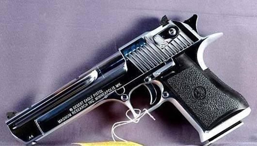 沙漠之鹰与其他枪的对比,沙漠之鹰可以当步枪用吗