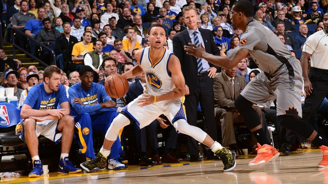 篮球运球教学基本功零基础女生,篮球8-10岁原地运球基本功