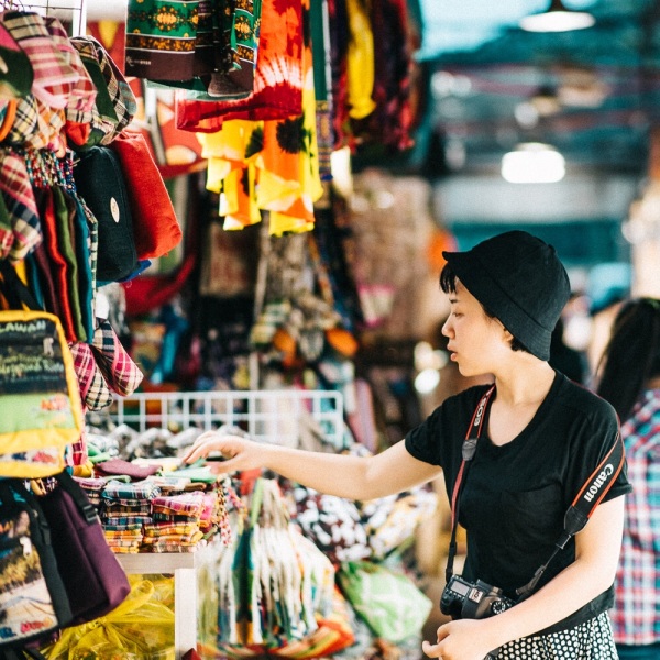 阴天旅游怎么拍照好看呢,十一出去旅游怎么拍照