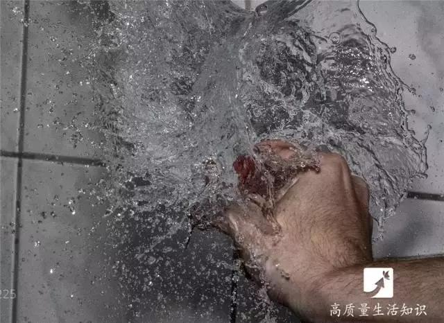 被开水烫伤紧急处理方法,不慎被开水烫伤急救方法