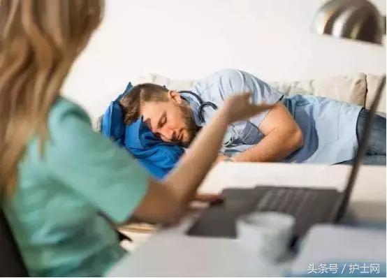 护士怎么对付上班的同事,护士怎么面对生死