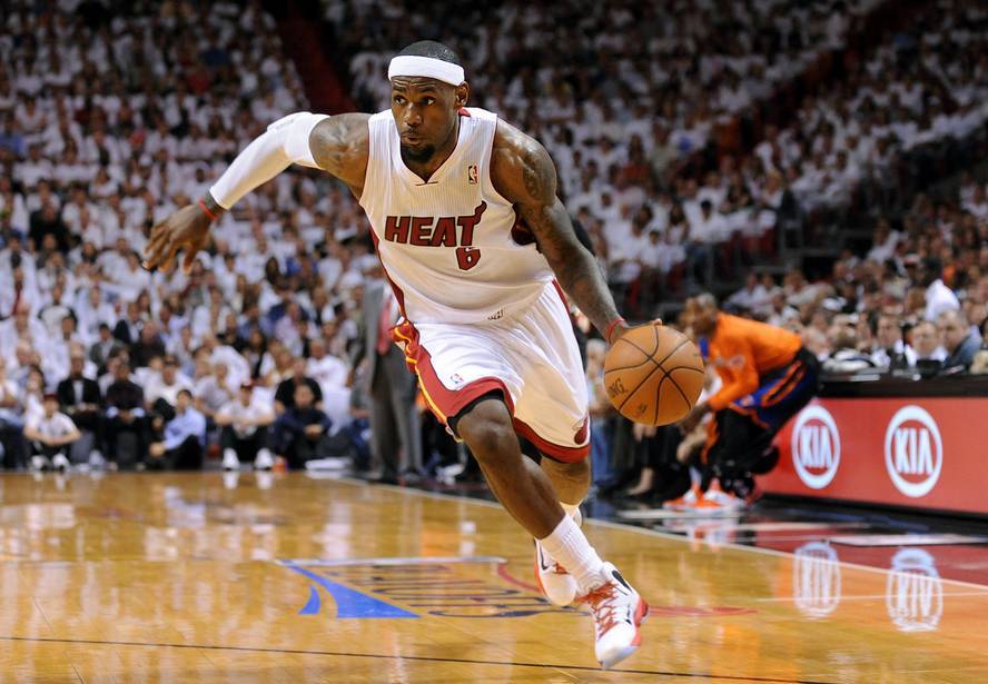 篮球运球教学基本功零基础女生,篮球8-10岁原地运球基本功