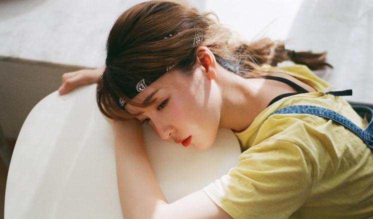 相亲男和媒人说愿意却不主动联系,相亲男不主动找你聊天的真实心理