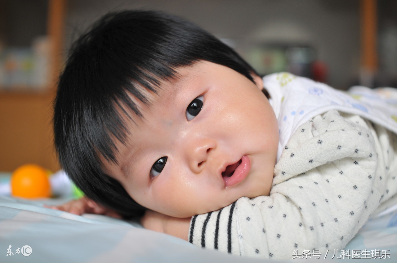 一岁宝宝睡觉后脑勺出汗怎么回事,睡觉后脑勺出汗湿枕头是怎么回事