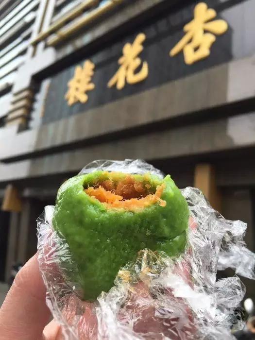 这年头店门口不站点黄牛，好意思说自己是网红？