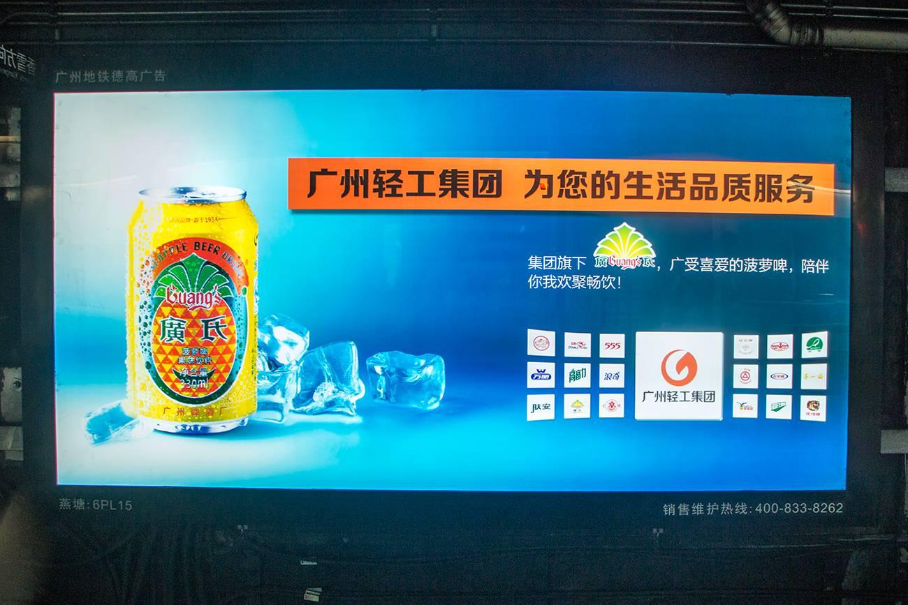 广州某高校一师姐火了！为了欢迎17年新生，竟然这样做