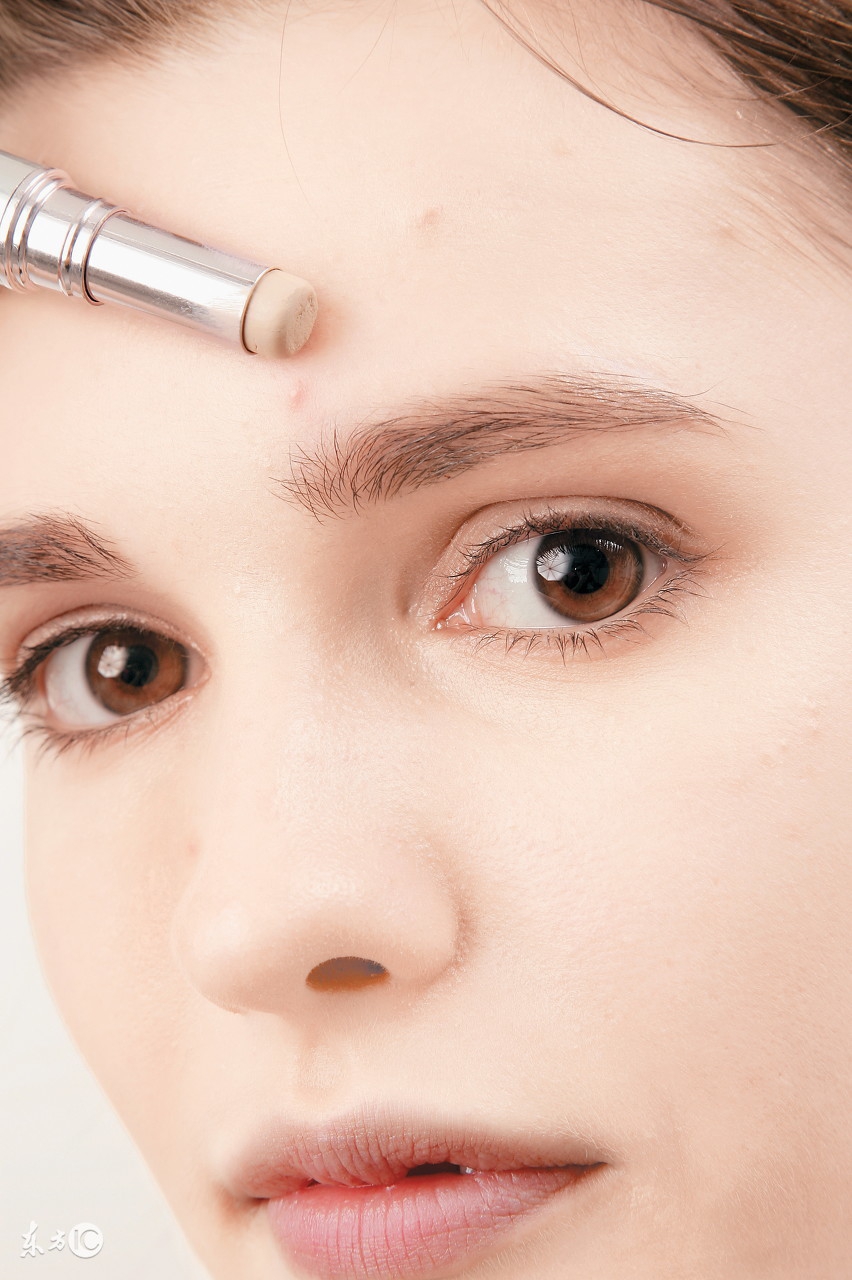 额头和下巴频繁起痘怎么护肤,脸颊两侧长痘的原因怎么护肤