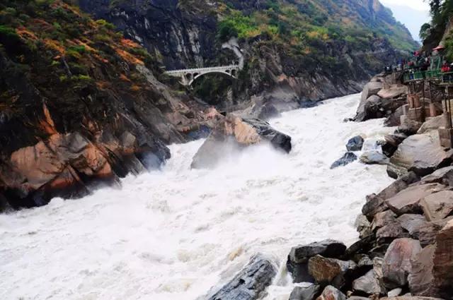 虎跳峡的震撼,虎跳峡惊险之旅