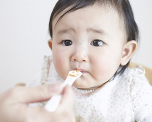 一颗糖都没有吃过的六岁小孩，却烂全牙，父母居然被医生骂无知