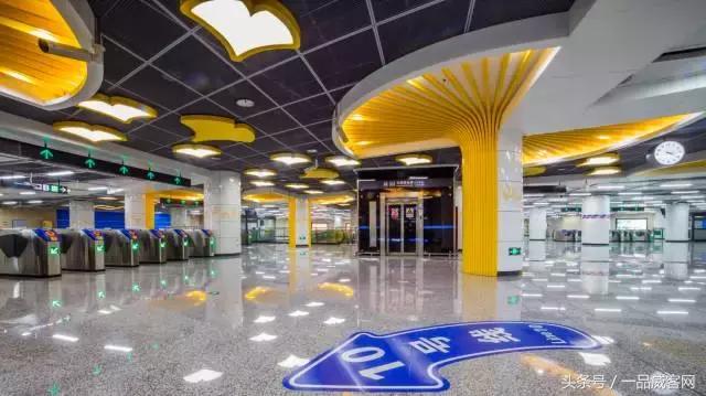 成都2015地铁广告,别人家的地铁