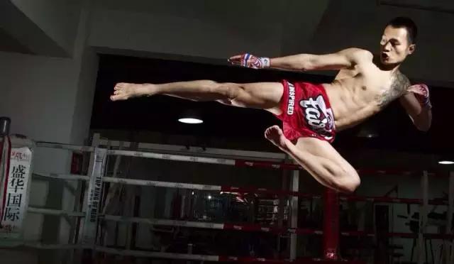 邱建良打日本选手完整版,邱建良挑战世界第一泰拳王