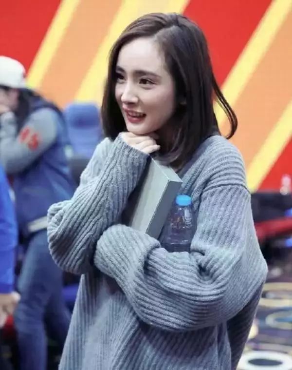 杨幂穿的最火的牌子,杨幂亚太区代言什么品牌