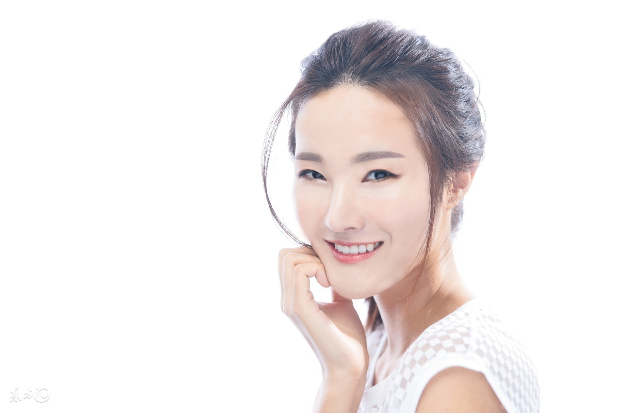 化妆老是浮粉起皮怎么化妆,化妆容易卡粉浮粉该用什么