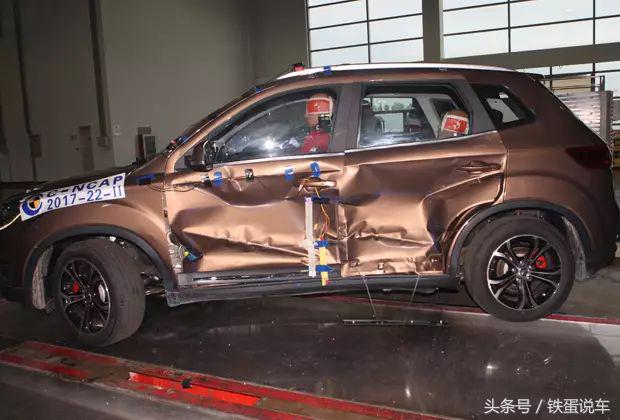 史上最破的车碰撞测试,2017碰撞测试视频最差的车