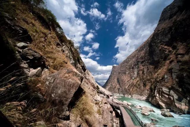 虎跳峡的震撼,虎跳峡惊险之旅