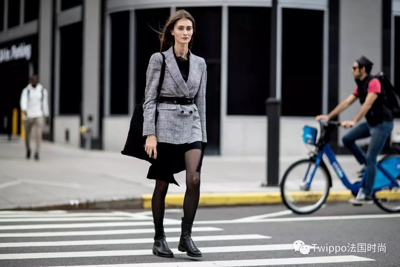 今年流行格纹西装还是纯色的,复古西装格纹西装哪个好看