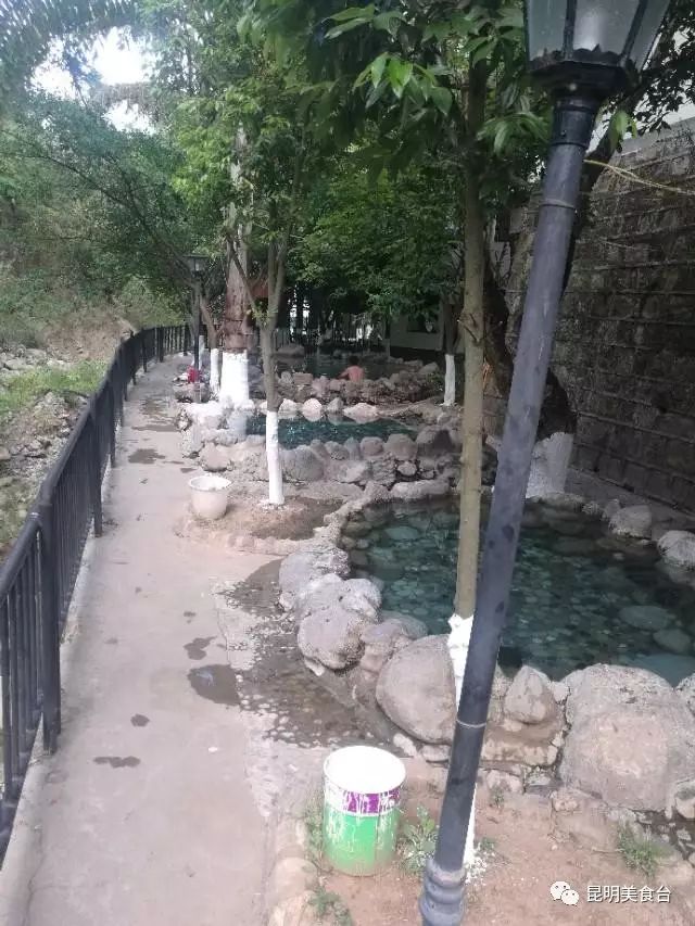 云南最神秘的六个野温泉，峡谷弥漫雾气小鱼咬脚，车底盘常常被刮