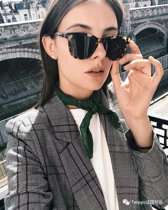 今年流行格纹西装还是纯色的,复古西装格纹西装哪个好看