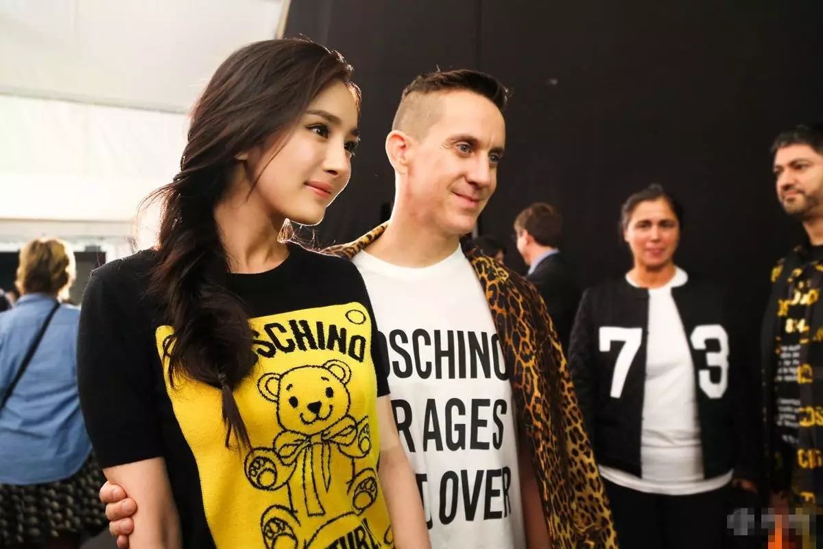 杨幂穿的最火的牌子,杨幂亚太区代言什么品牌