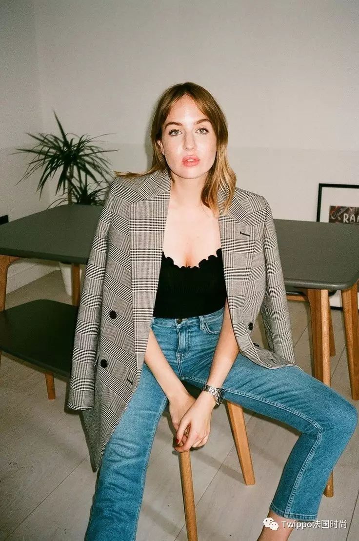 今年流行格纹西装还是纯色的,复古西装格纹西装哪个好看