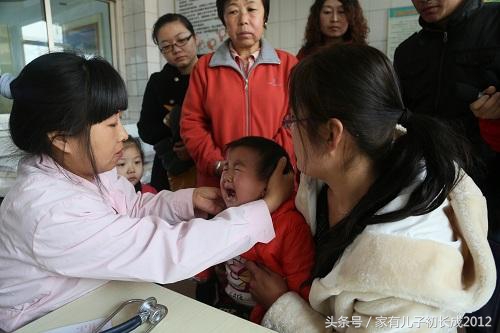 乳牙还没脱落恒牙就萌出了怎么办,6岁孩子乳牙未脱落里面又长新牙