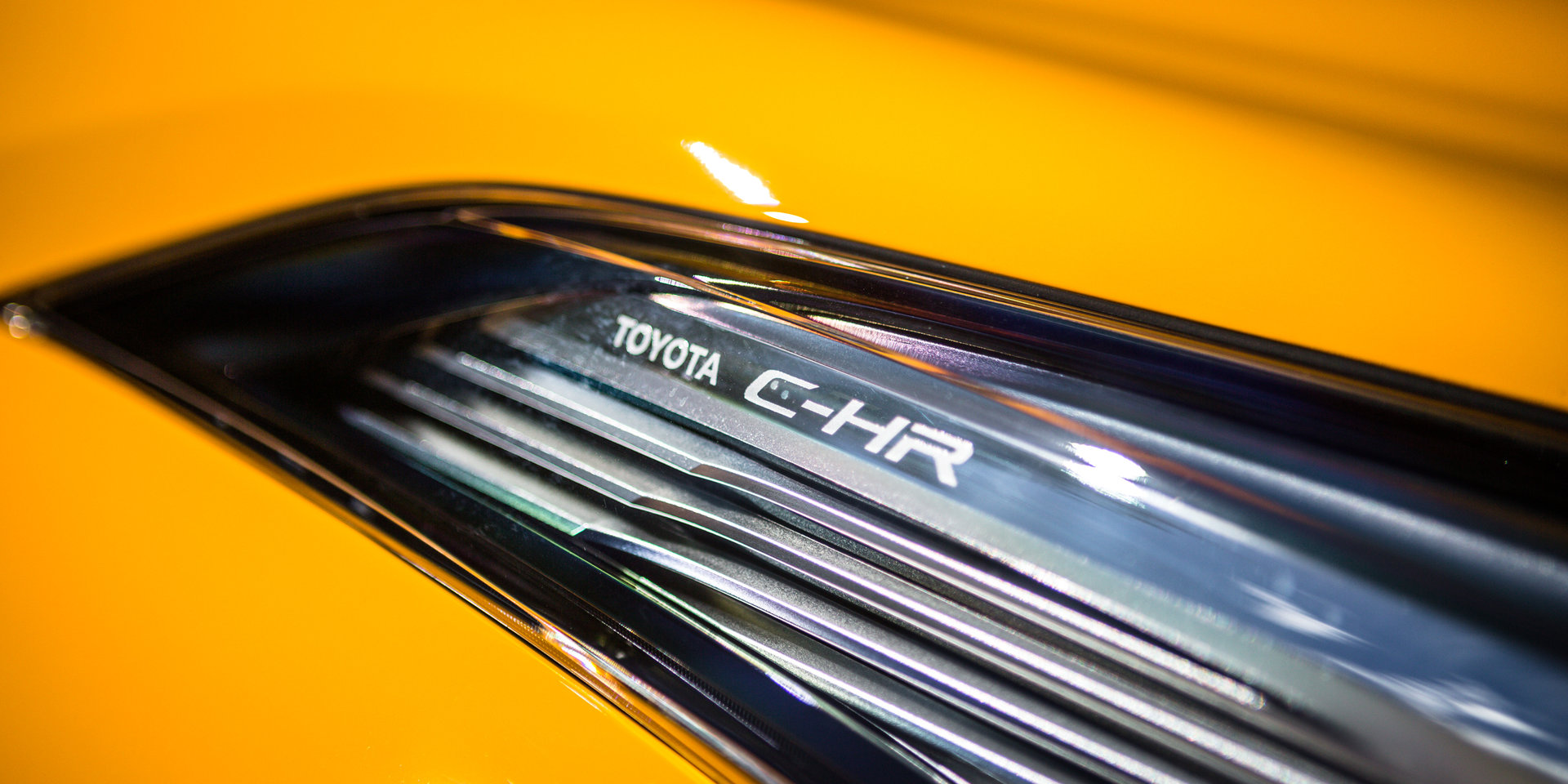 2022款丰田c-hr2023落地价,全新丰田c-hr官图发布