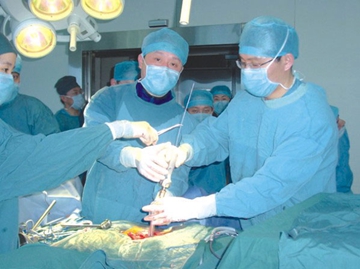 腰椎间盘膨出突出和脱出的区别,腰椎间盘突出膨出脱出哪个更严重