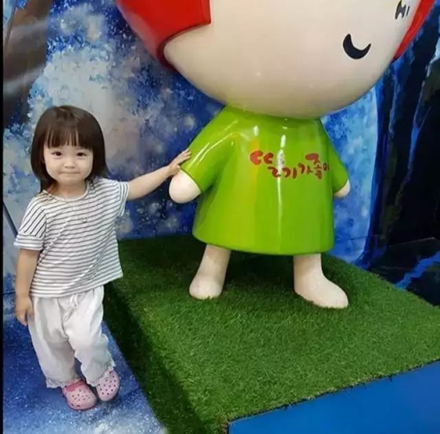 韩国小童女宝穿搭,好看的国外小萌娃穿搭