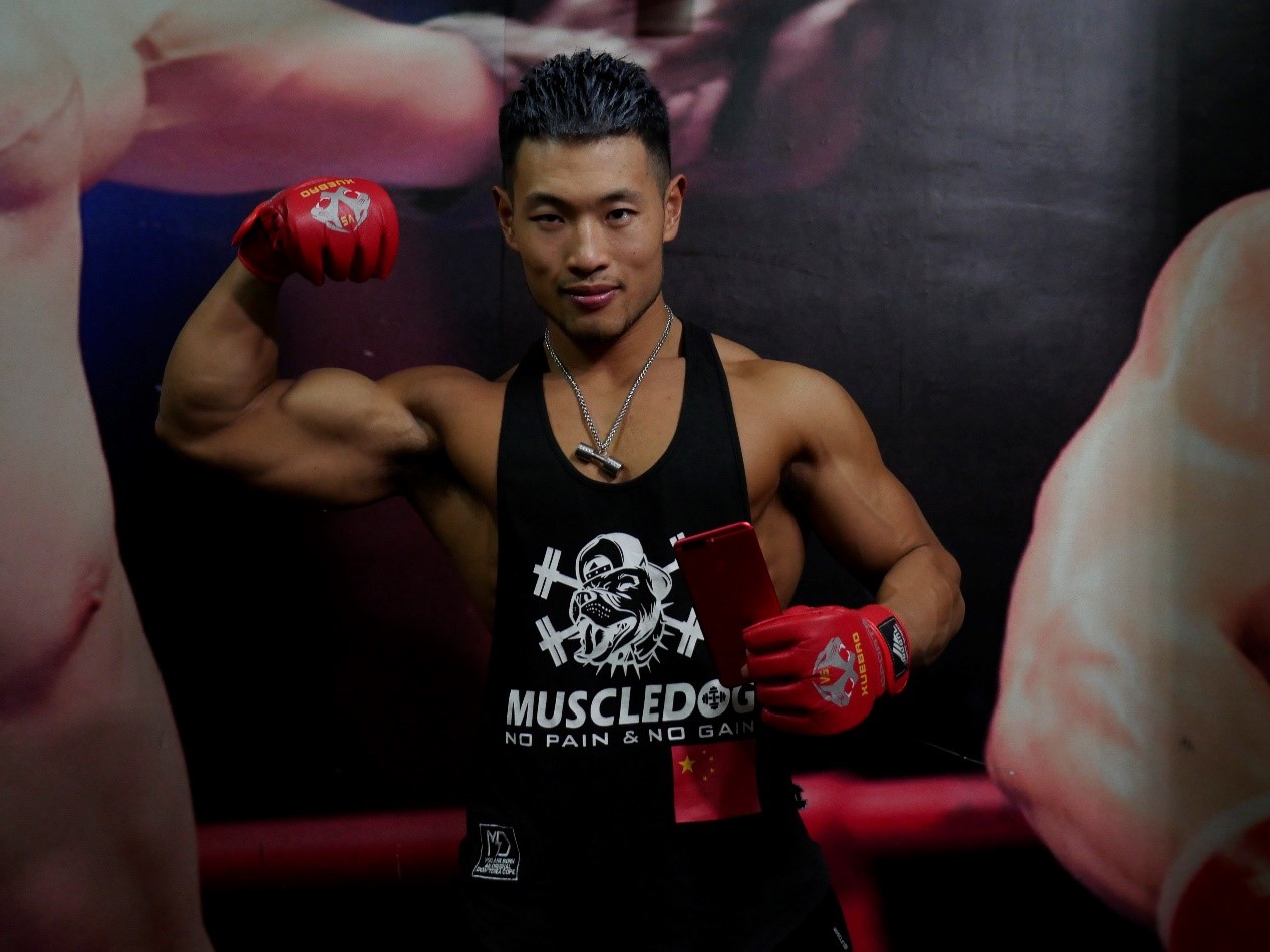 手机不小心被坐弯了怎么修,手机被坐弯了可以继续用吗