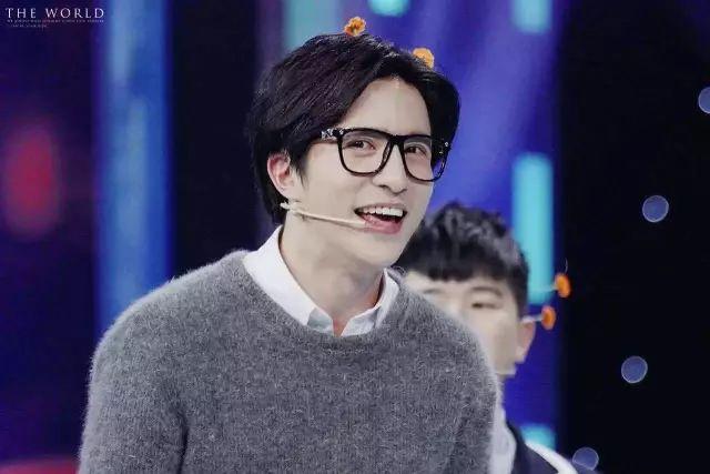 薛之谦刷屏网络微博,薛之谦在抖音刷屏的视频