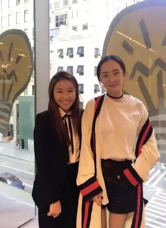 杨幂穿的gucci的格纹外套,杨幂celine上衣