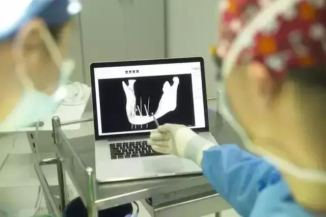 经常梦到牙齿松动脱落怎么回事,牙齿松动咬不动硬的菜怎么回事