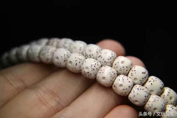 50-60岁男人适合戴什么手串,南红手串适合男人戴吗