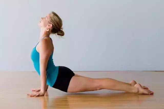 女人怎么收胯骨,女生胯太大怎么快速减掉