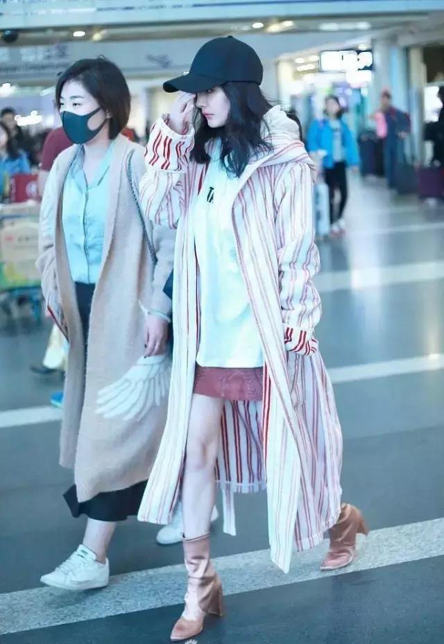 杨幂穿的gucci的格纹外套,杨幂celine上衣