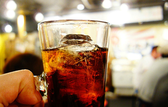 怀孕能喝可乐雪碧果汁吗,孕妇每天喝可乐果汁