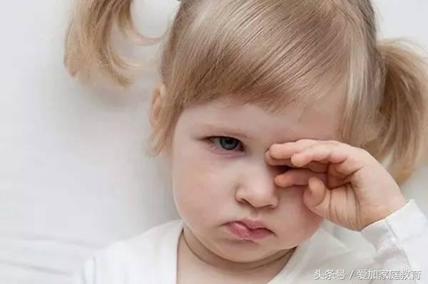 7岁眼睛流粘泪是什么原因,11岁女孩经常流鼻涕