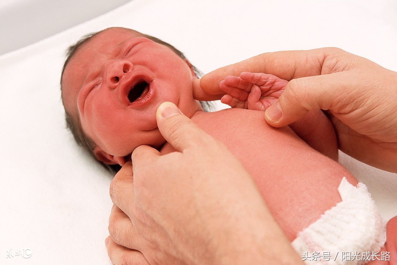 孕妇做系统b超和四维彩超一样吗,孕期做彩超都查什么项目