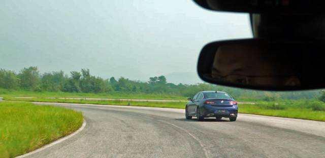 君威gs与标致508l底盘对比,新款君威gs底盘顶起来长什么样