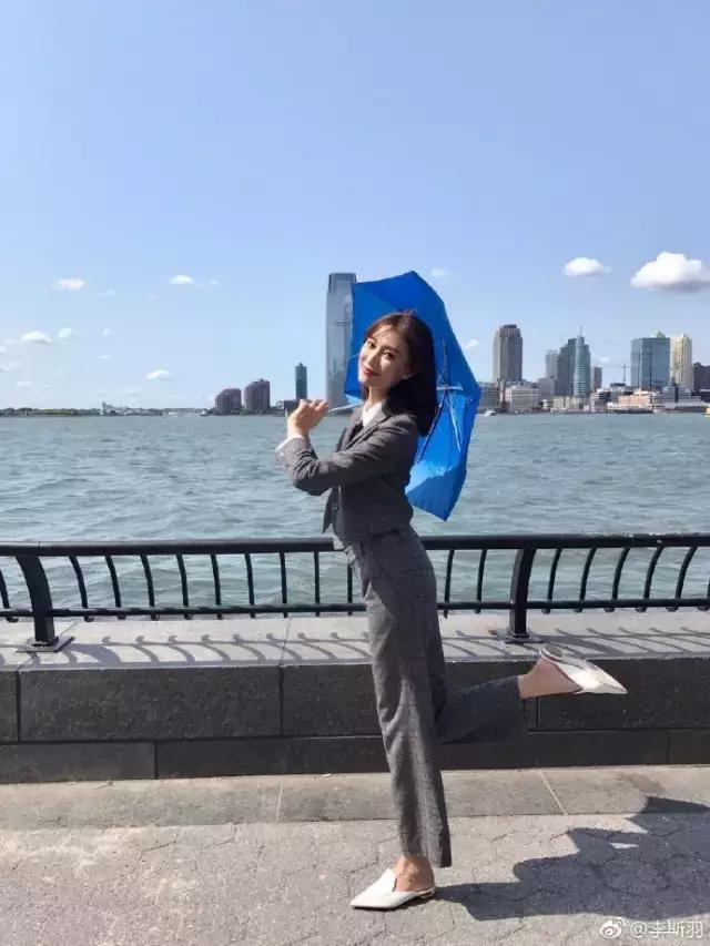 杨幂李易峰现身米兰街头,李易峰怎么穿杨幂的衣服