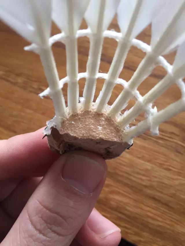 从*片毛**、球头、胶水和工艺，来判断羽毛球的质量，是最可靠的方法