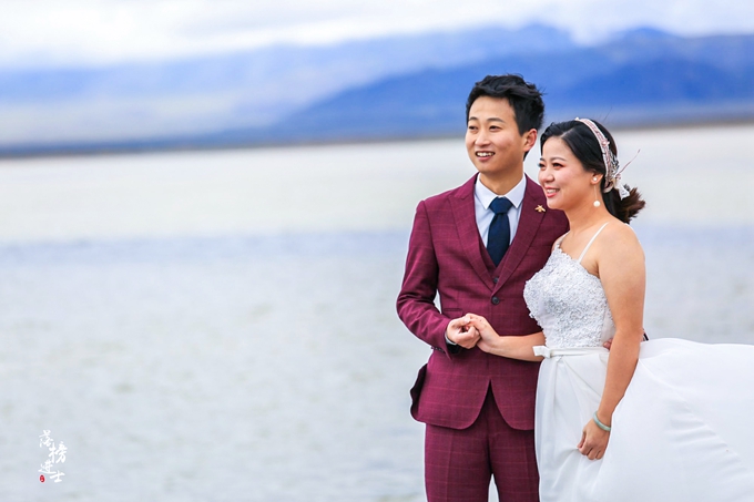 茶卡盐湖的蓝天白云宛如仙境,茶卡盐湖的夜