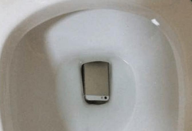 vivo手机掉水里了正确处理方法,手机掉水里了黑屏了应该怎么处理