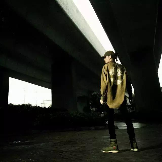 踢不烂大黄靴滴上了油渍,踢不烂大黄靴timberland