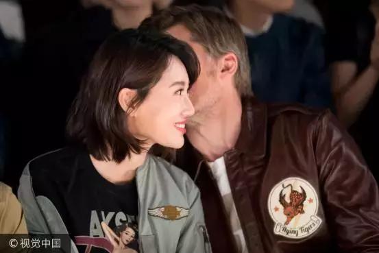 杨幂李易峰现身米兰街头,李易峰怎么穿杨幂的衣服