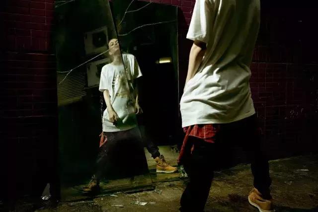 踢不烂大黄靴滴上了油渍,踢不烂大黄靴timberland