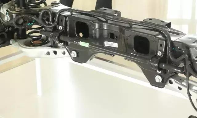 君威gs与标致508l底盘对比,新款君威gs底盘顶起来长什么样